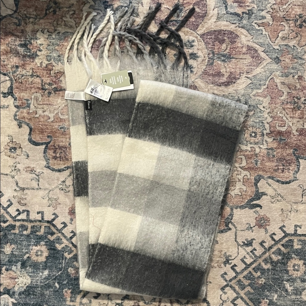 H&M Black and White Scarf